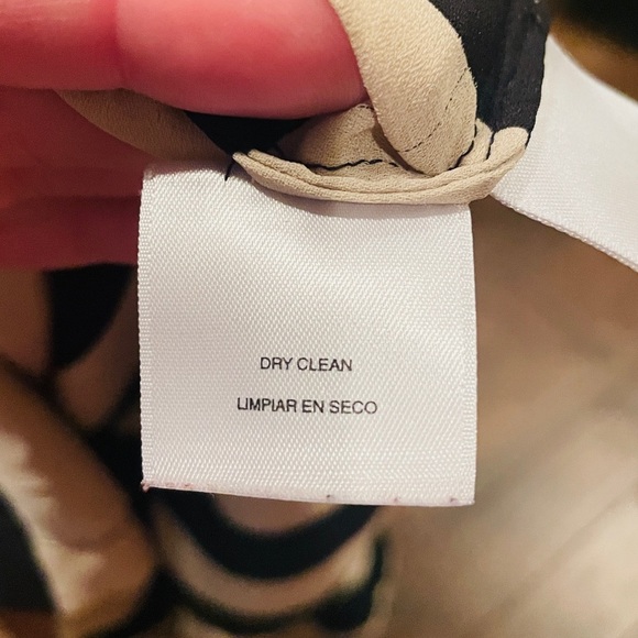 Kasper Separates roll tab sleeve button down blouse M tan black stripe flowy - Picture 8 of 10